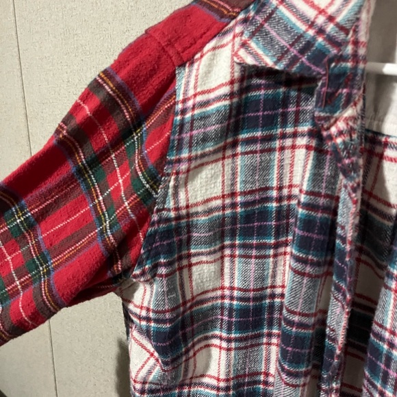 American Eagle Outfitters Flannel - Picture 3 of 4
